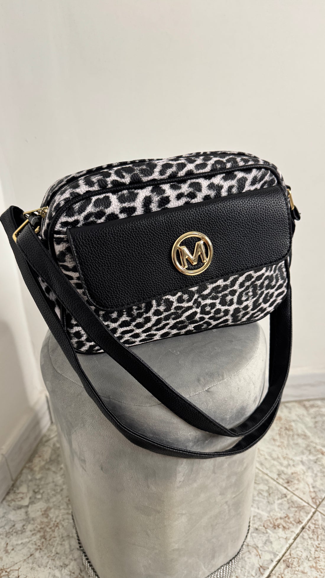 Borsa Ely